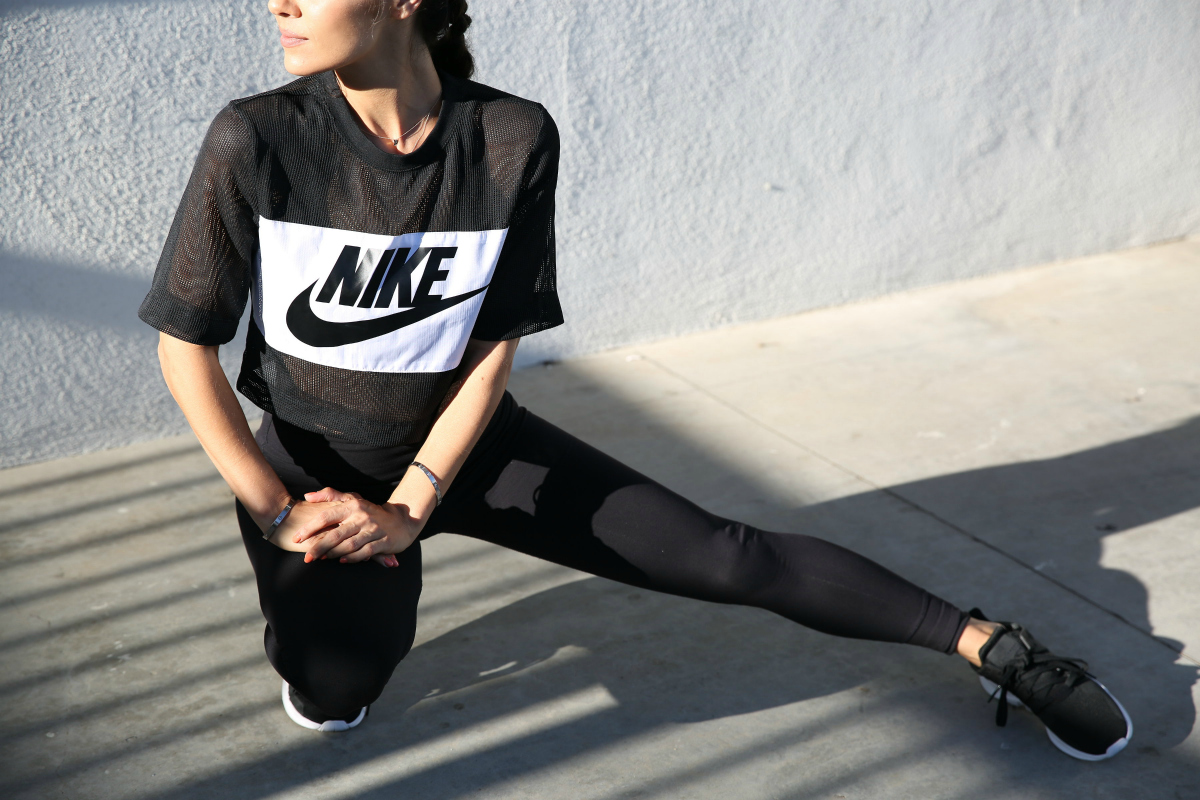 NIKE CROPPED MESH TEE